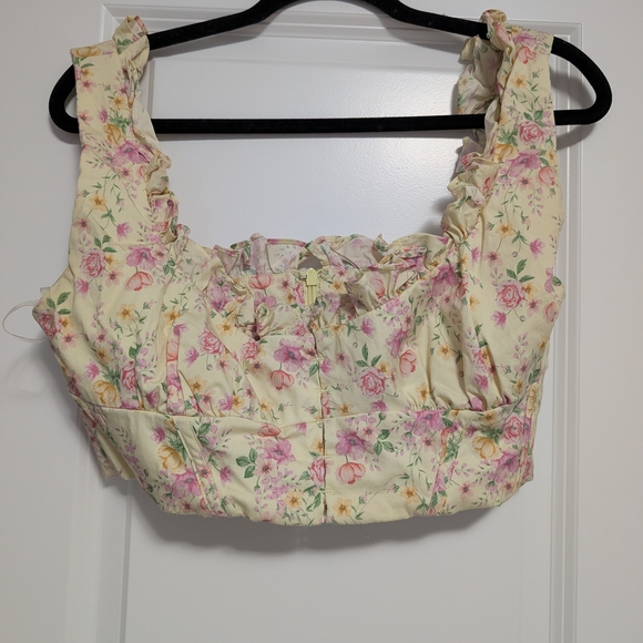 Floral Ruffle Crop Top - Picture 3 of 4